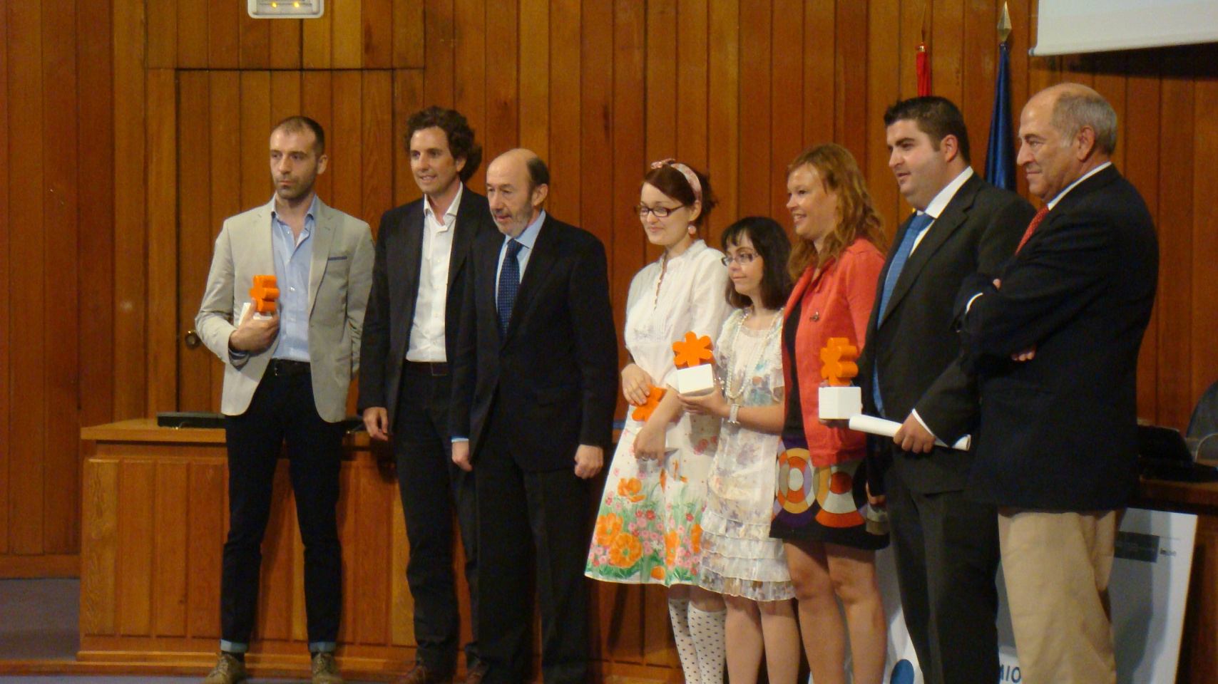 Alfredo Pérez Rubalcaba y Leire Pajín con los premiados en esta primera edición