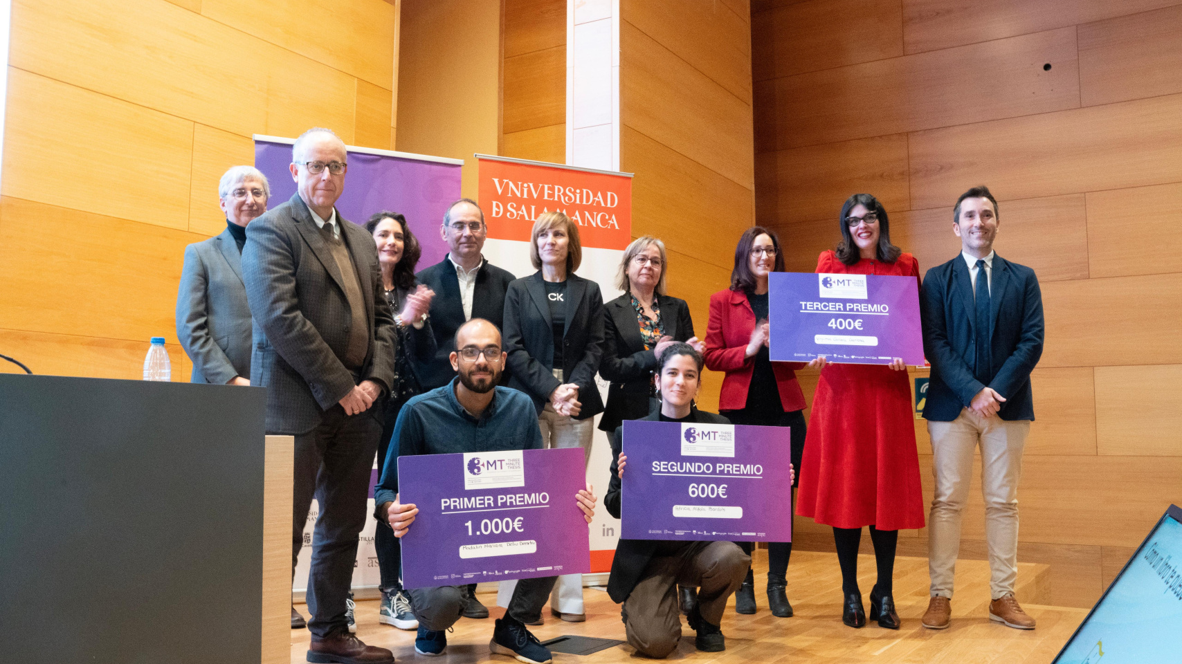 Entrega de premios del certamen "Three Minute Thesis" en el edificio FES