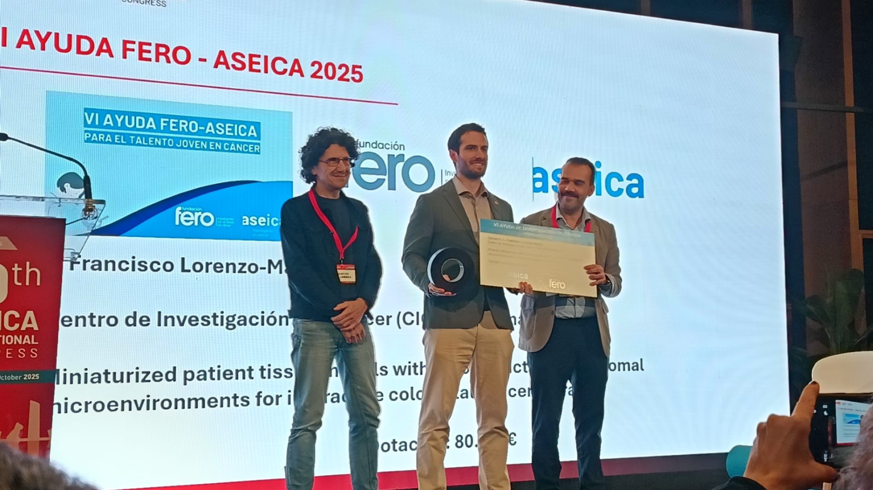 Entrega del Premio VI Ayuda FERO-ASEICA para Talento Joven en Cáncer a Francisco Lorenzo-Martín