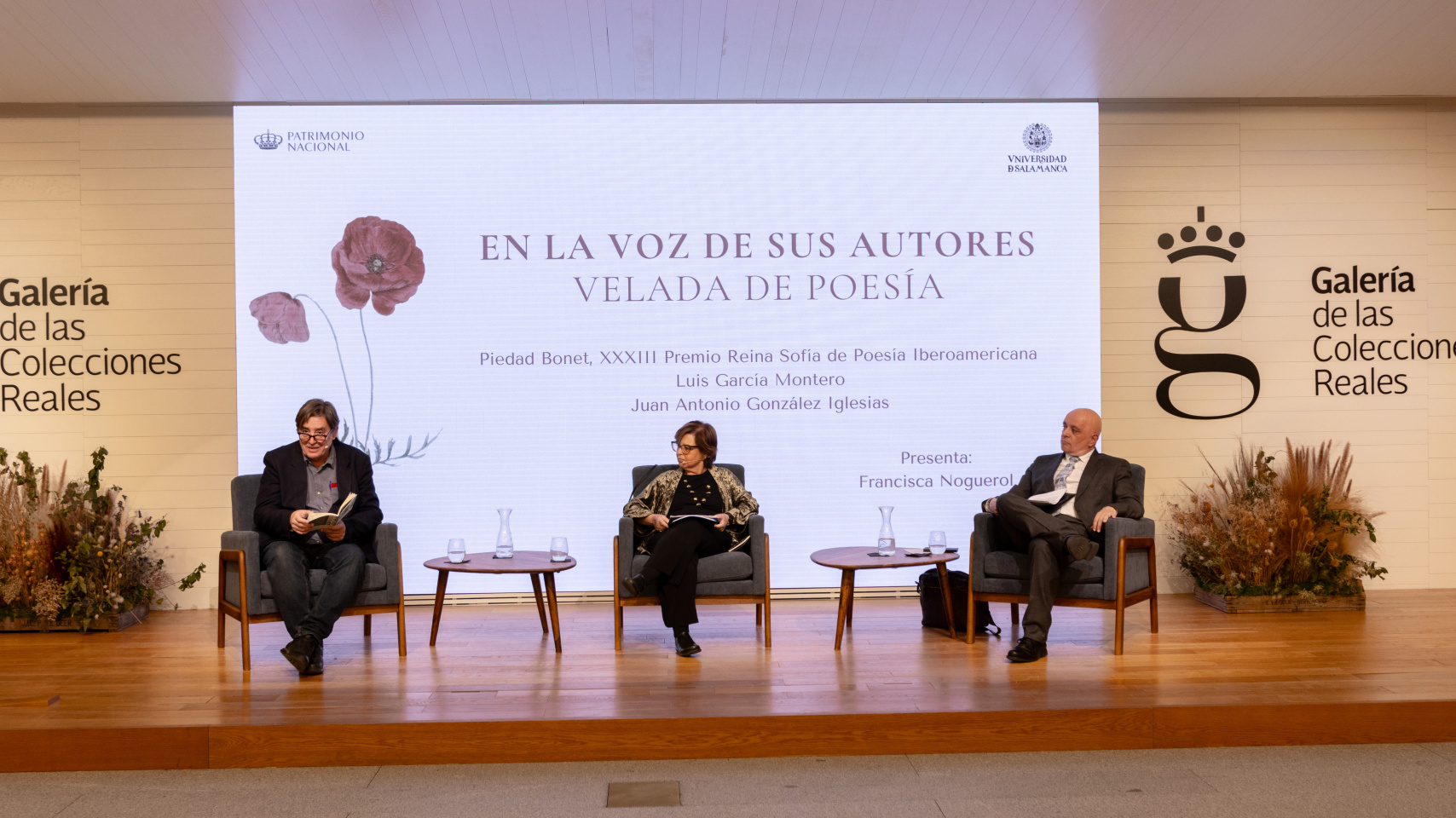 Velada de poesía "En la voz de sus autores": Los poetas Luis García Montero, Piedad Bonnett y Juan Antonio González Iglesias
