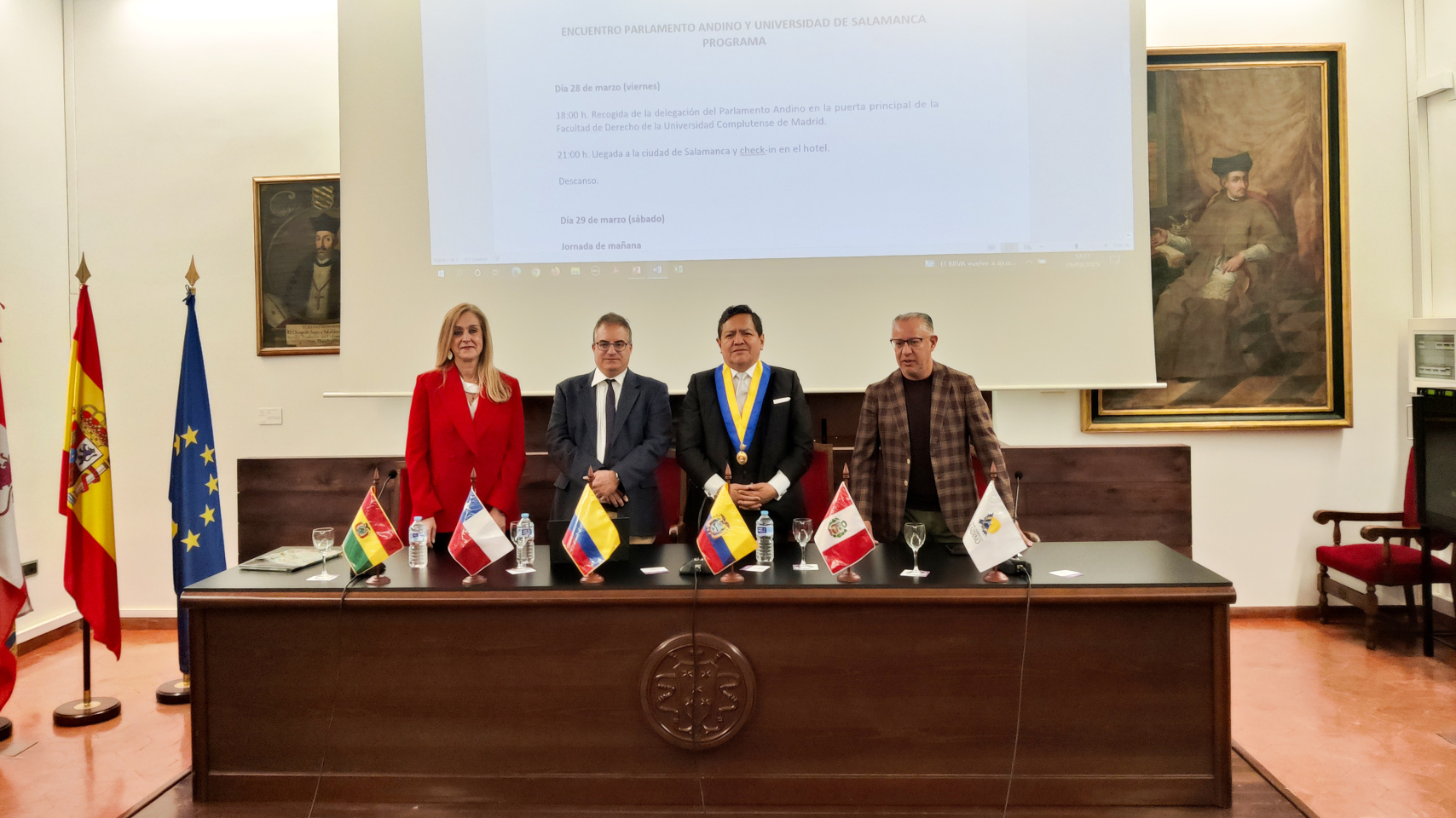 Inauguración del encuentro Parlamento Andino–Universidad por el vicerrector Raúl Sánchez Prieto.