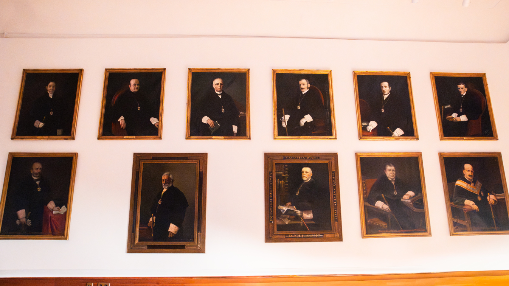 Abierta al público la nueva Galería de Retratos de Rectores de la Universidad de Salamanca