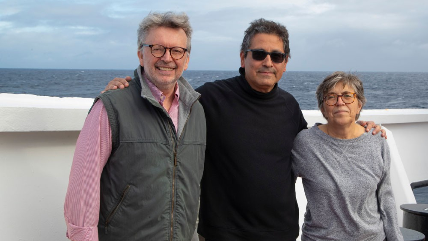 David Hodell (Cambridge University; primer autor y co-jefe científico) Carlos Zarikian (Staff Scientist, Texas A&amp;M) y Fatima Abrantes (co-jefe científico, IPMA Lisboa) a bordo del Jopides Resolution