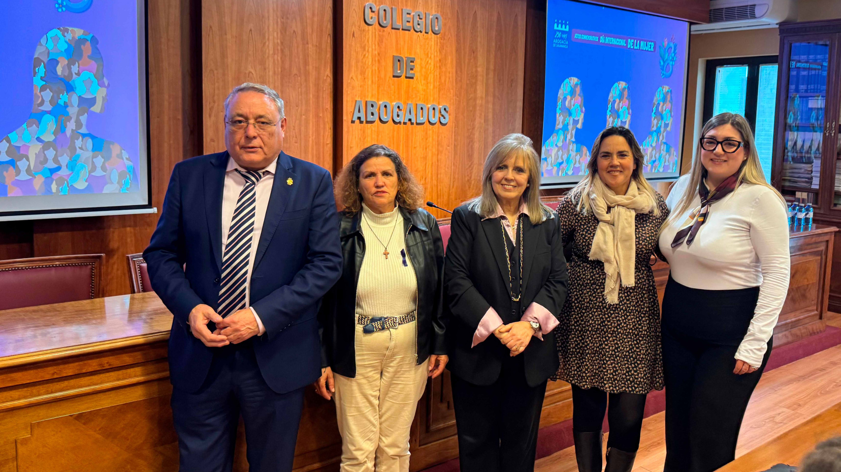 Premio a Inmaculada Sánchez Barrios por el Día Internacional de la Mujer en  el Colegio de Abogados