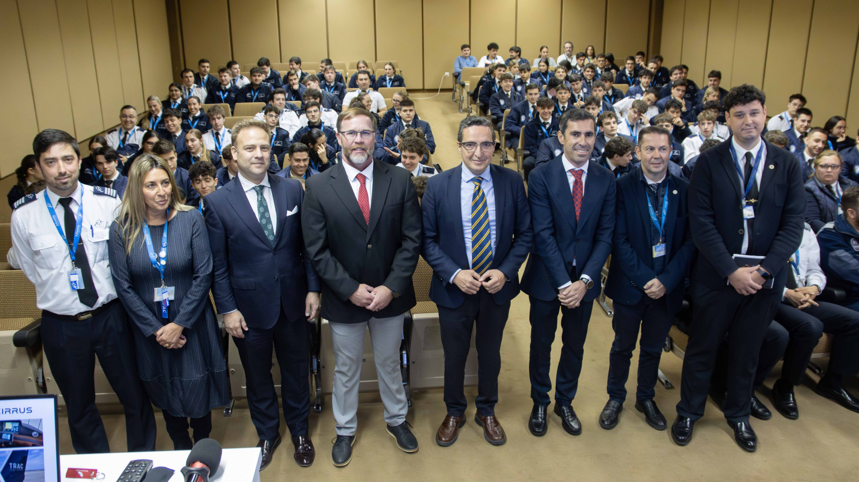 Presentación de la adquisición de los nuevos aviones Cirrus SR20 G7 en Adventia, la Escuela de Pilotos de la USAL