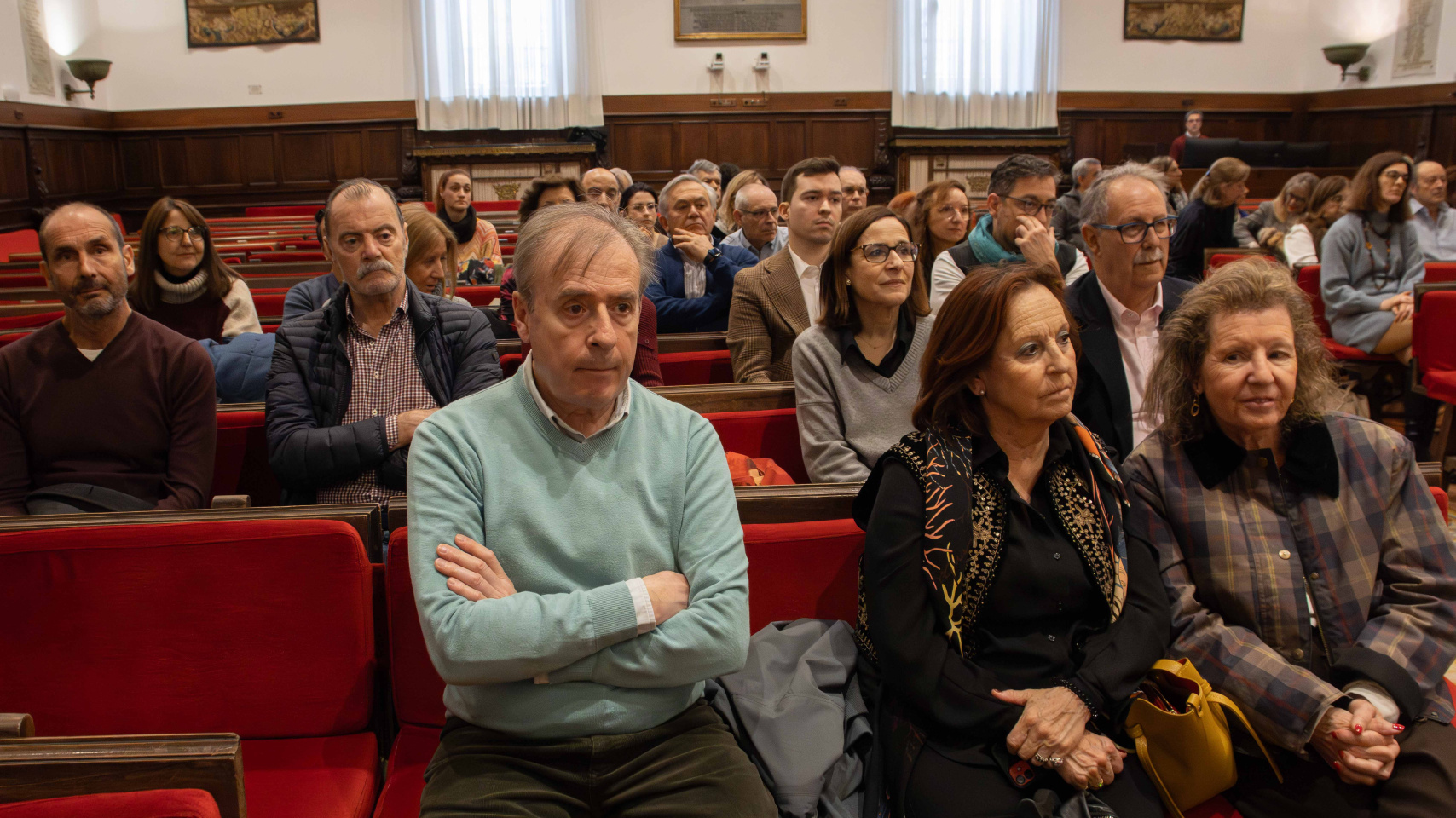 Público asistente en el Paraninfo de la Universidad