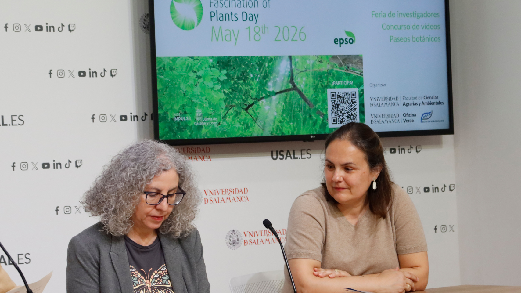 María Ángeles Gómez, decana de la Facultad de Ciencias Agrarias y Ambientales; Mónica Calvo, profesora e Investigadora de la Unidad de Excelencia de Agrienvironment.