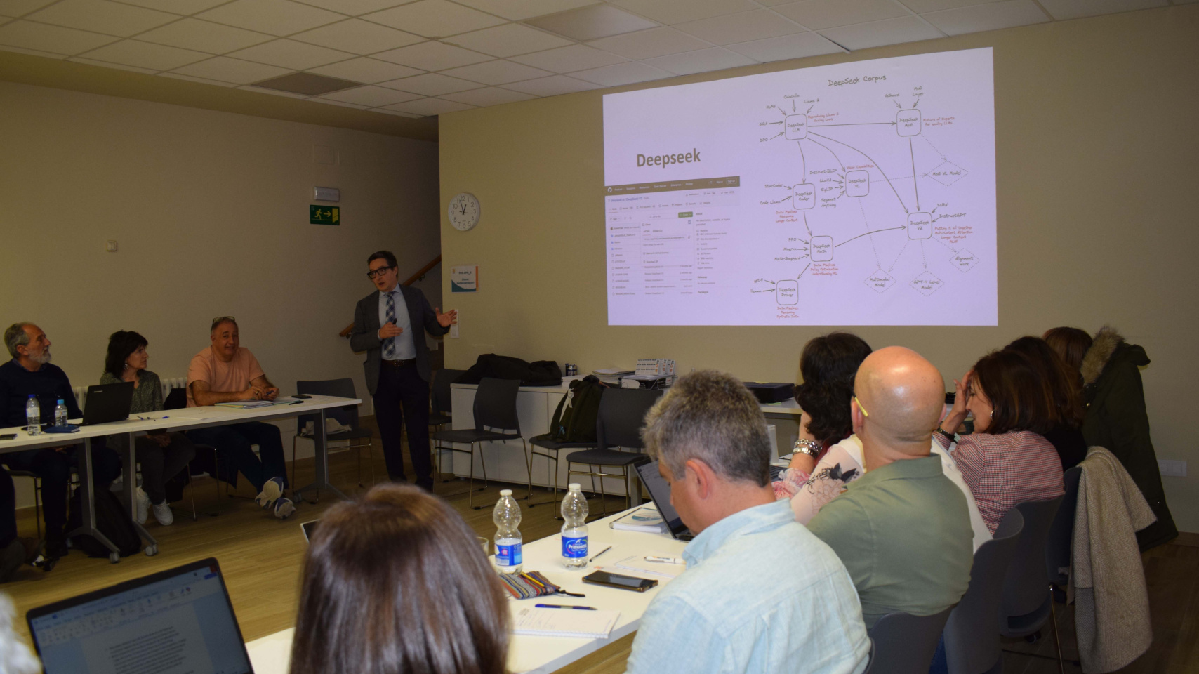 Rector de la Universidad de Salamanca en la charla sobre IA en Proyecto Hombre