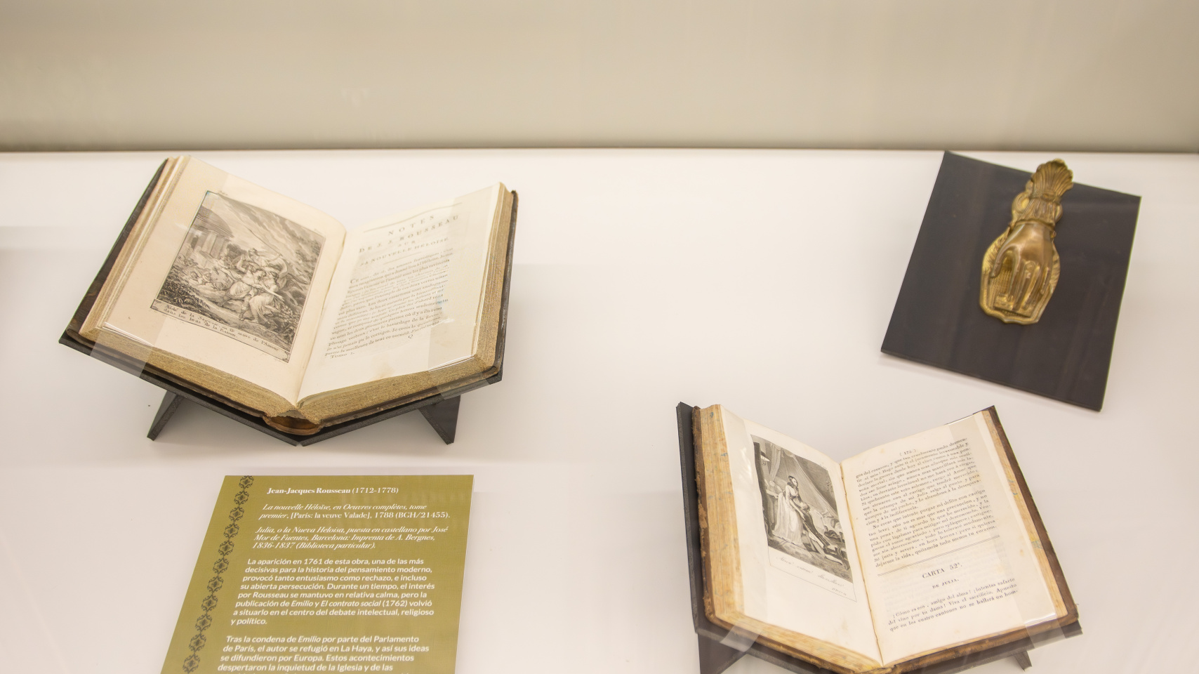 La exposición “Amazonas de la pluma”, organizada por la Unidad de Cultura Científica y de la Innovación y la Biblioteca General Histórica