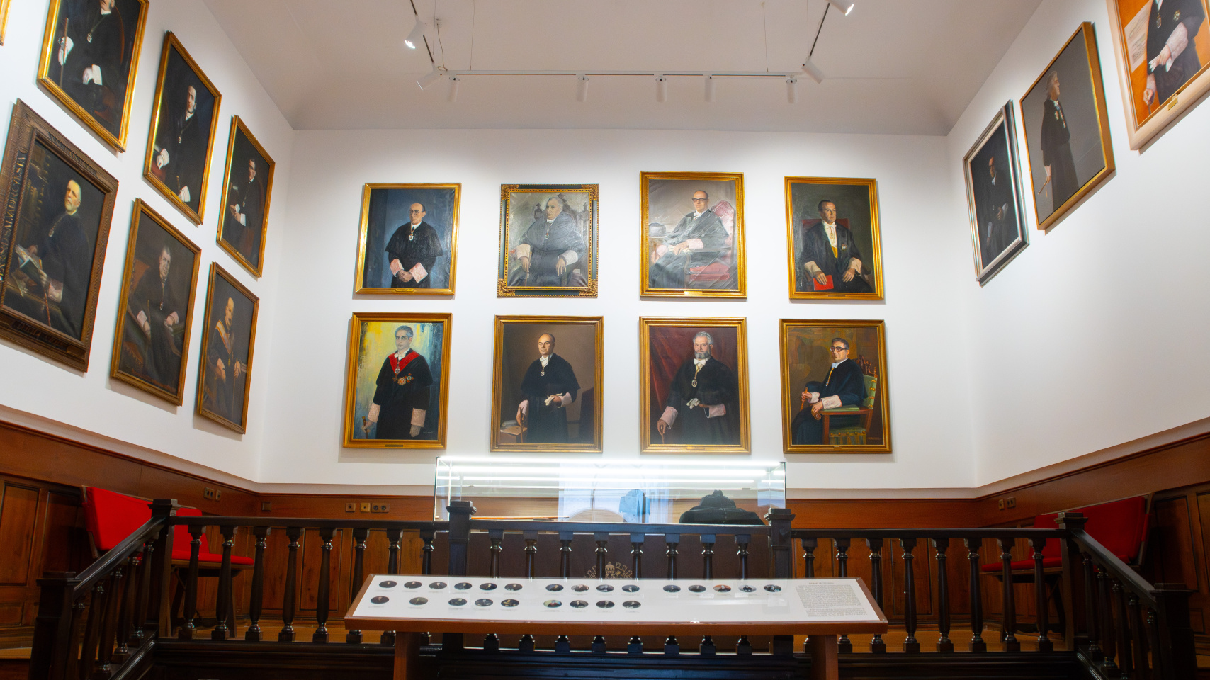 Abierta al público la nueva Galería de Retratos de Rectores de la Universidad de Salamanca