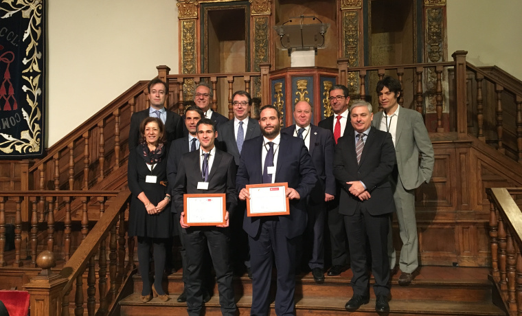 En primera fila, a la derecha, el presidente de Alumni-USAL Alberto Alonso Regalado
