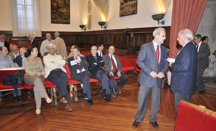 El rector, Daniel Hernández, a su llegada al Paraninfo de las Escuelas Mayores. Foto de Oscar Magni