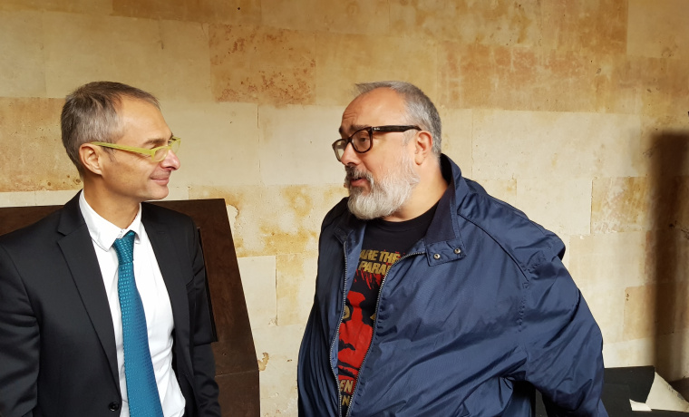 Alex de la Iglesia con Ricardo Rivero, rector de la Universidad de Salamanca