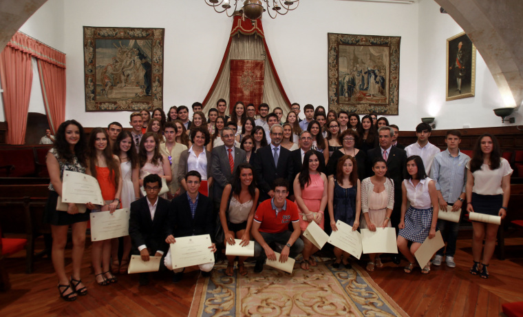 Grupo de estudiantes galardonados con los Premios Pruebas de Acceso 2014.
