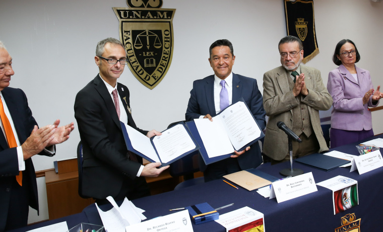 Ricardo Rivero recibe la ‘Medalla Isidro Fabela’ de la Facultad de Derecho de la Universidad Nacional Autónoma de México