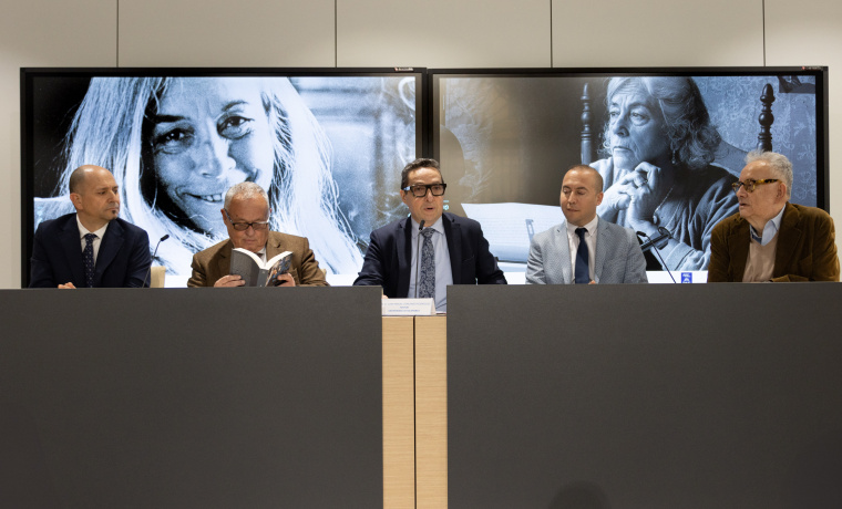 Presentación de las actividades conmemorativas por el centenario del nacimiento de Carmen Martin Gaite. De izq. a dcha.: Óscar Arroyo Ortega, Gonzalo Santonja, Juan Manuel Corchado, Luis Sánchez Arévalo y José Teruel Benavente