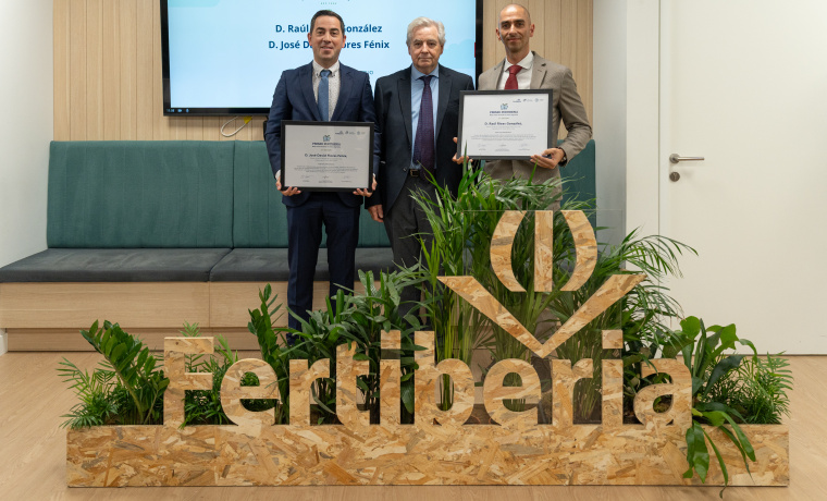 El profesor de Microbiología Raúl Rivas, galardonado en los Premios Fertiberia