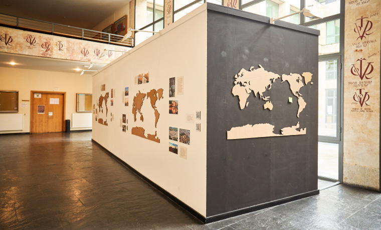 La Facultad de Geografía e Historia acoge una exposición que reivindica el papel integrador de las Humanidades