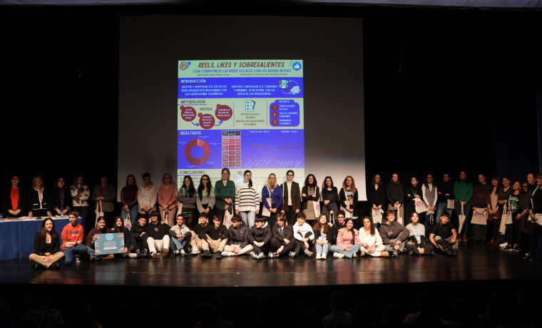 Foto de familia en la gala final de "Mujeres que cambian la USAL"