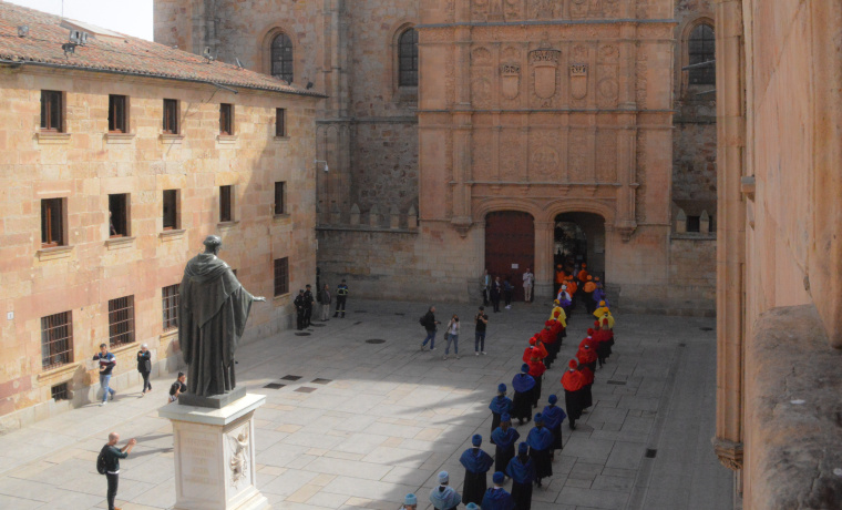 Cortejo inicial de la conmemoración del doctorado "honoris causa" de Santa Teresa de Jesús