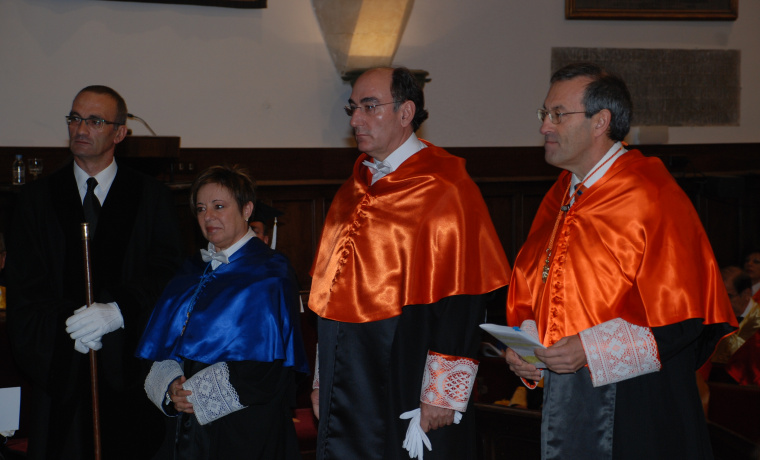 Un momento de la ceremonia celebrada en el Paraninfo de las Escuelas Mayores
