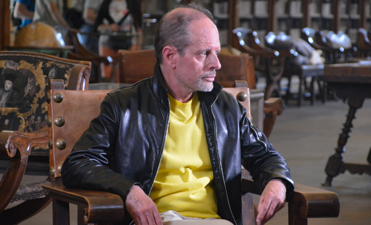 El escritor francés Bernard Minier visita la Universidad de Salamanca, escenario de su última novela 