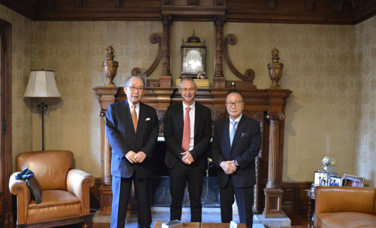 La Universidad entrega su medalla a la Asociación Universidad de Salamanca en Japón 