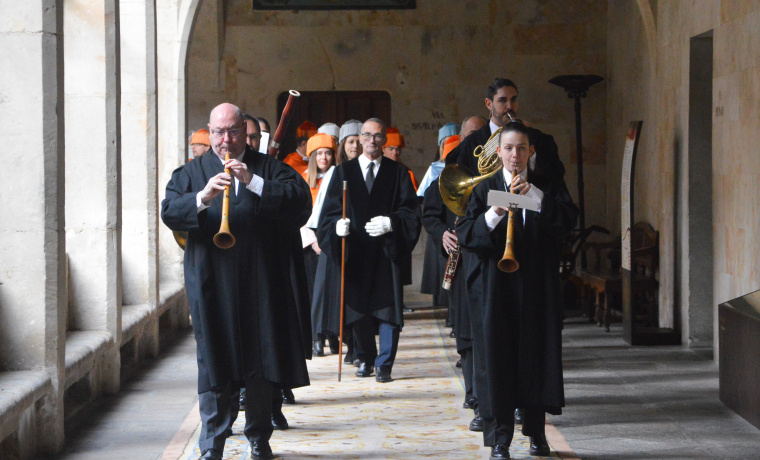 La "mejor hematólaga" del mundo pronuncia la lección magistral en el acto de Santo Tomás de la Universidad de Salamanca