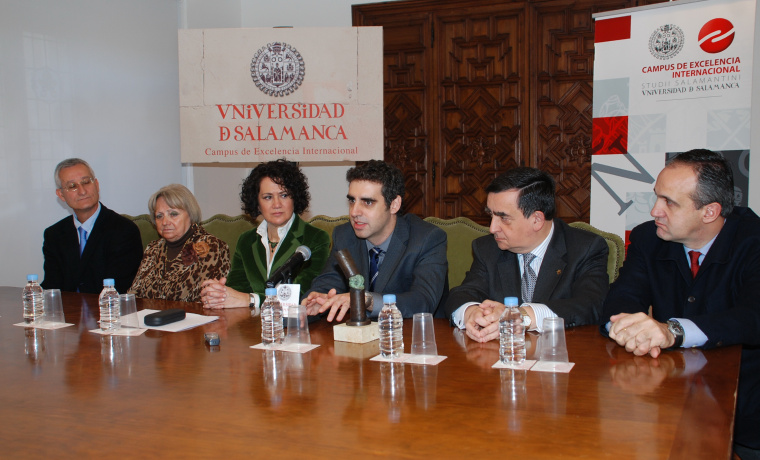 Momento de la presentación del premio ante los medios de comunicación.