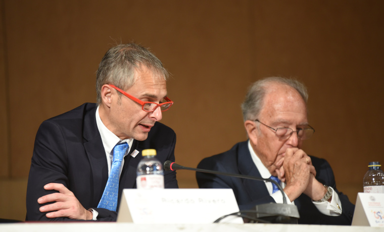 El rector agradeció el compromiso de Marcelino Oreja con la Universidad de Salamanca