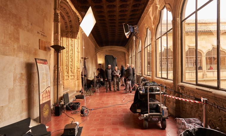 Álex de la Iglesia rueda en la Universidad de Salamanca la serie ‘30 monedas’ para HBO