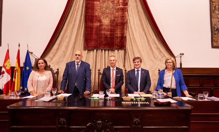 El Claustro de Doctores aprueba el nombramiento de Santiago Muñoz Machado como doctor honoris causa por la Universidad de Salamanca
