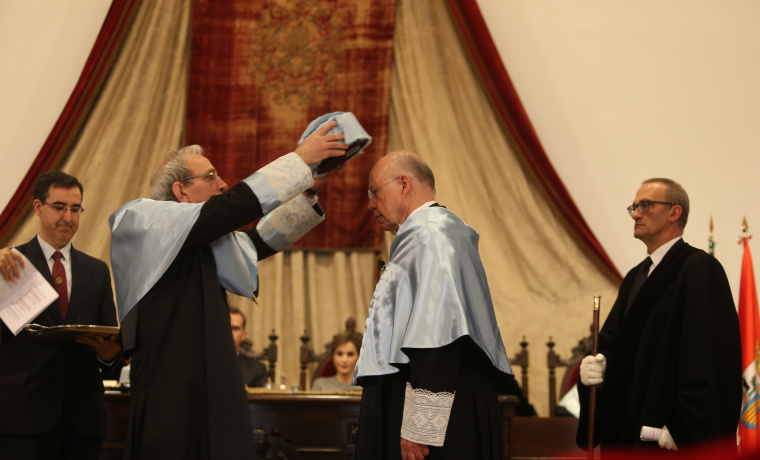 Investidura como doctores honoris causa de Víctor García de la Concha y José Narro