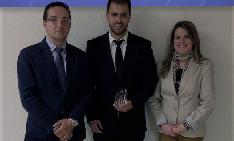 Pablo Chamoso, en el centro, con Juan Manuel Corchado y Sara Rodríguez