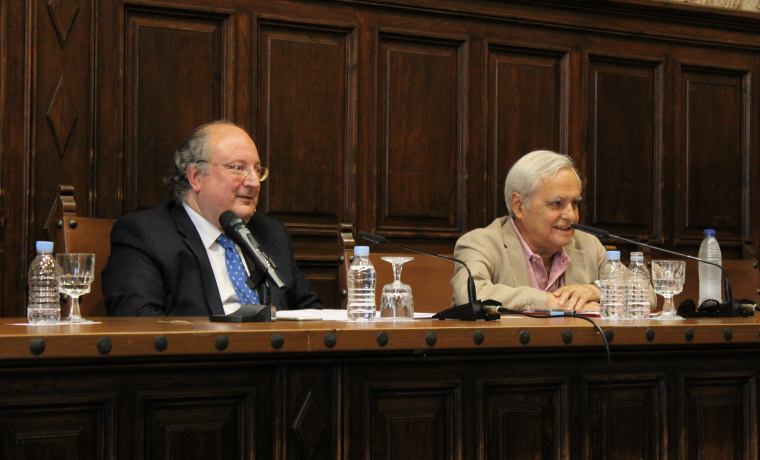 El periodista y escritor Juan Cruz ofrece la lección inaugural del curso ‘Comunicar e informar en español’