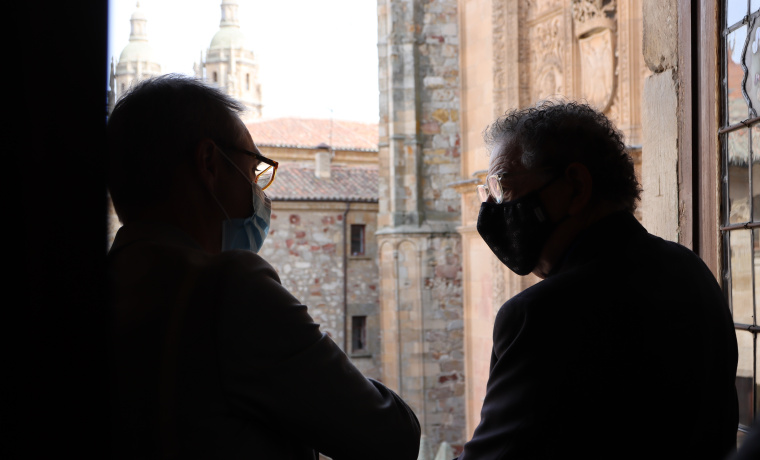 Ricardo Rivero y Roberto Verino en el despacho del rector