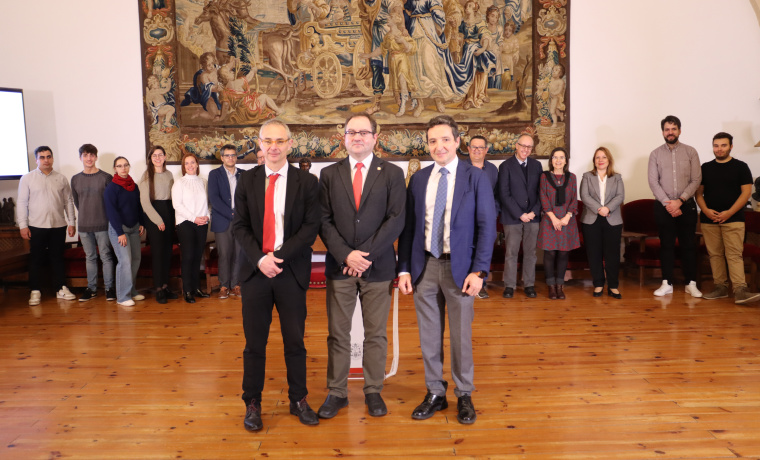 Presentación de la Cátedra Internacional en Blockchain para Ciberseguridad al frente con  Ricardo Rivero, rector de la USAL; Juan Manuel Corchado, catedrático de Computación e IA; y Félix Barrio, director general de INCIBE, 