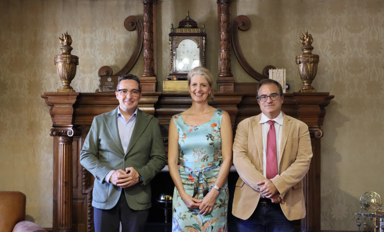 Juan Manuel Corchado, Eva Martha Eckkrammer y Raúl Sánchez