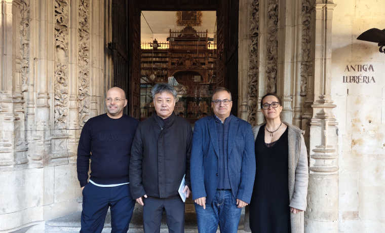 El prestigioso escritor chino Yu Hua visita la Universidad de Salamanca en un encuentro que refuerza los lazos académicos y culturales con China
