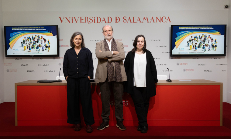 Presentación de las XII Jornadas Científicas Internacionales de Investigación sobre Discapacidad. De izq. a dcha.: Manuela Crespo, Miguel Ángel Verdugo y Teresa Nieto.
