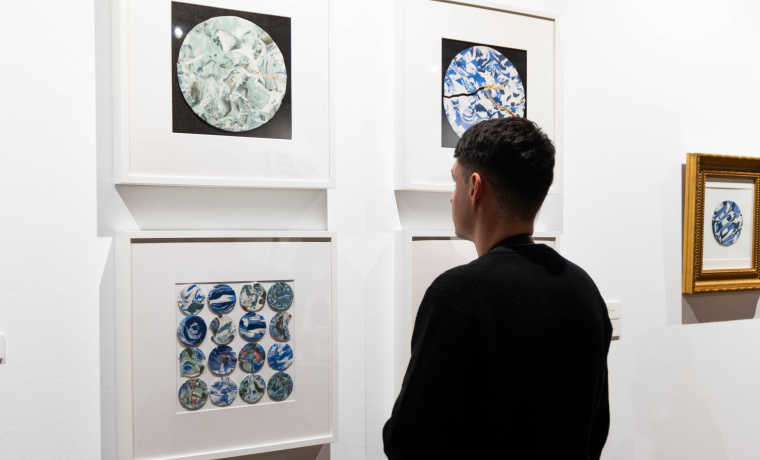 Parte de la muestra “Simbiosis entre Oriente y Occidente” expuesta en el Centro Cultural Hispano Japonés 