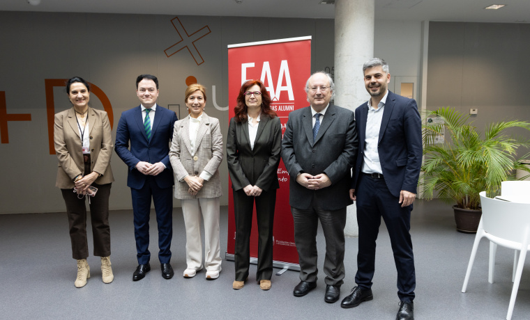 Autoridades gubernamentales y académicas en el encuentro con empresas en I+D+i
