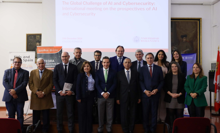 Autoridades y organizadores de la jornada internacional sobre inteligencia artificial y ciberseguridad