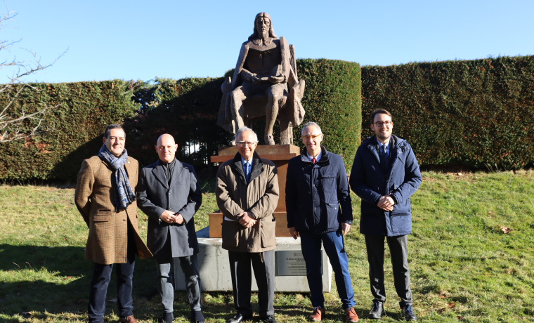 Escultura de Diego de Saavedra y Fajardo en la Facultad de derecho de la USAL