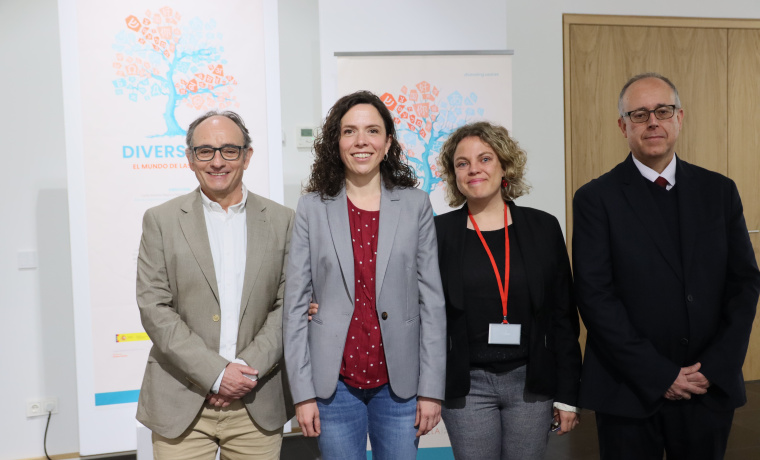 De Izquierda a Derecha: Manuel González de la Aleja,decano de la Facultad de Filología; Natividad Hernández y  Carla Amorós profesoras del Área de Lingüística General del Departamento de Lengua Española; y José Miguel Mateos Roco, vicerrector de Investigación y Transferencia 