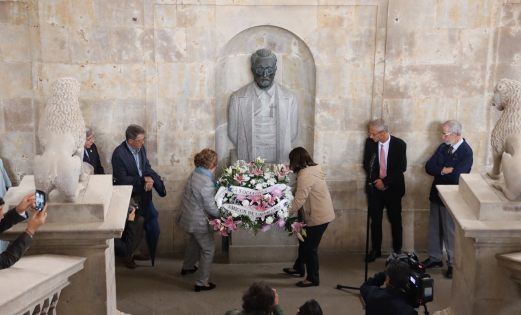 Asistentes al homenaje de Miguel de Unamuno