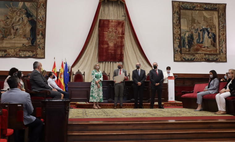 Entrega del 'Premio a la trayectoria de excelencia en la docencia Gloria Begué'
