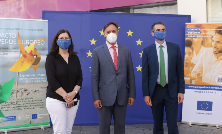 María José Rodríguez Conde, vicerrectora de Docencia de la Universidad de Salamanca; Carlos García Carbayo, alcalde de Salamanca; y  Luis Norberto González Alonso, director Centro de Documentación Europea-Europe Direct,