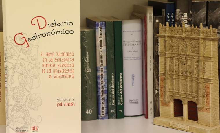 El director de Ediciones USAL, Jacobo Sanz Hermida, presenta el libro “Dietario gastronómico” durante el IV Foro Internacional del Ibérico