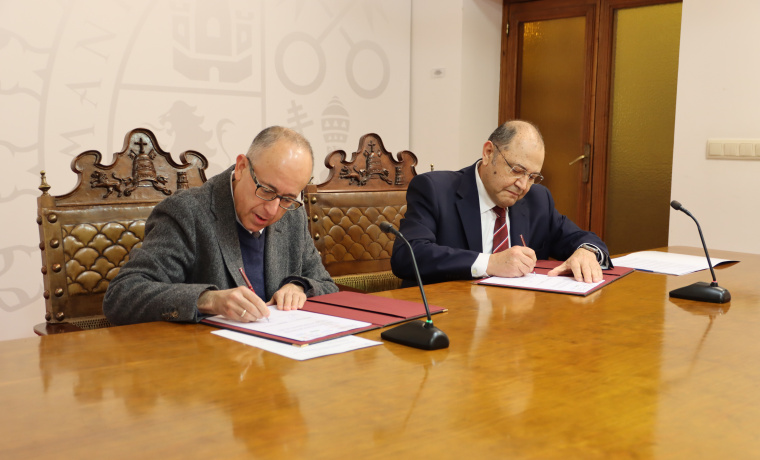 El vicerrector de Investigación y Transferencia de la USAL, José Miguel Mateos, y el presidente de la federación, Jesús Alberto Martín.